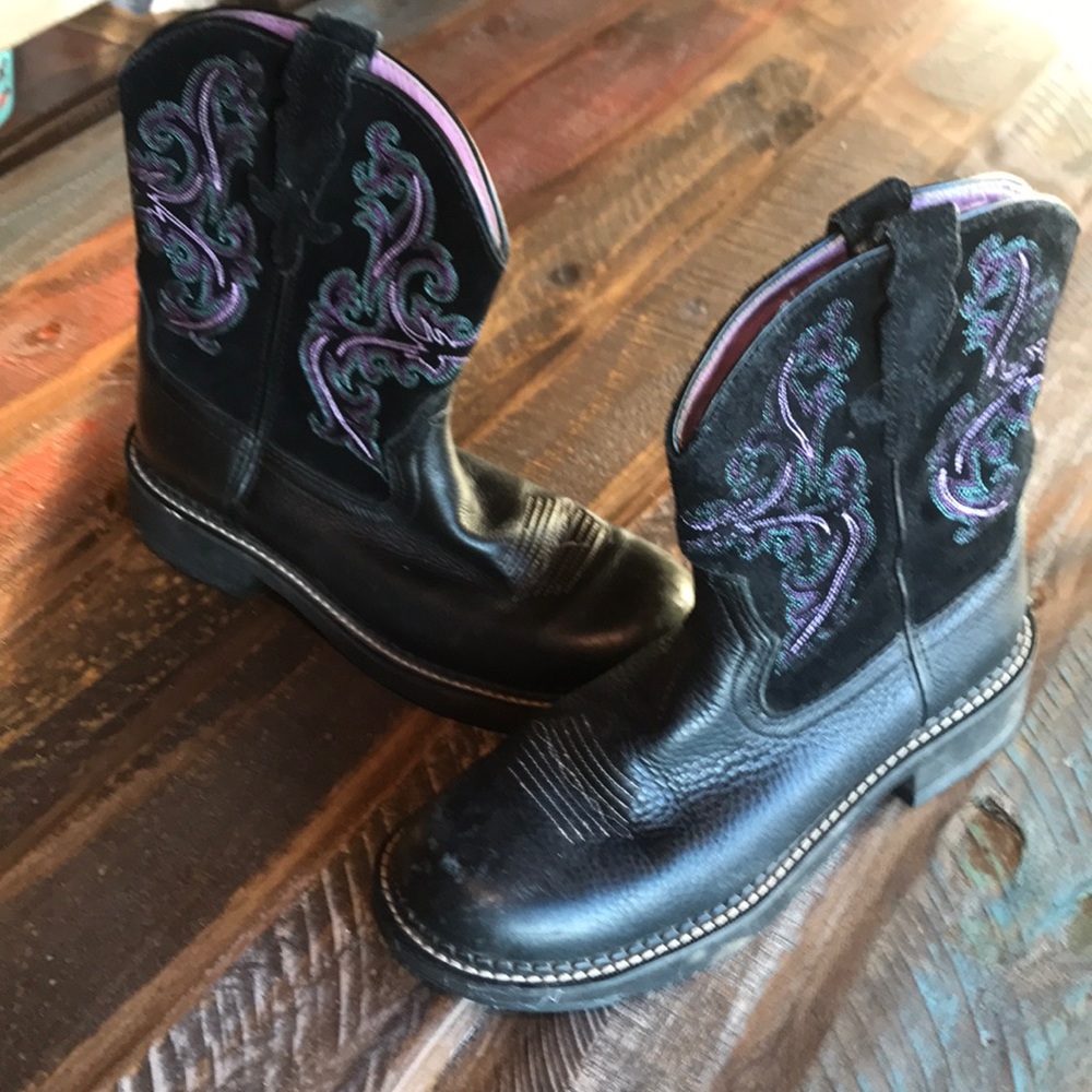 Black Low Top with Pink Stitching Ariat Boots, 8.5